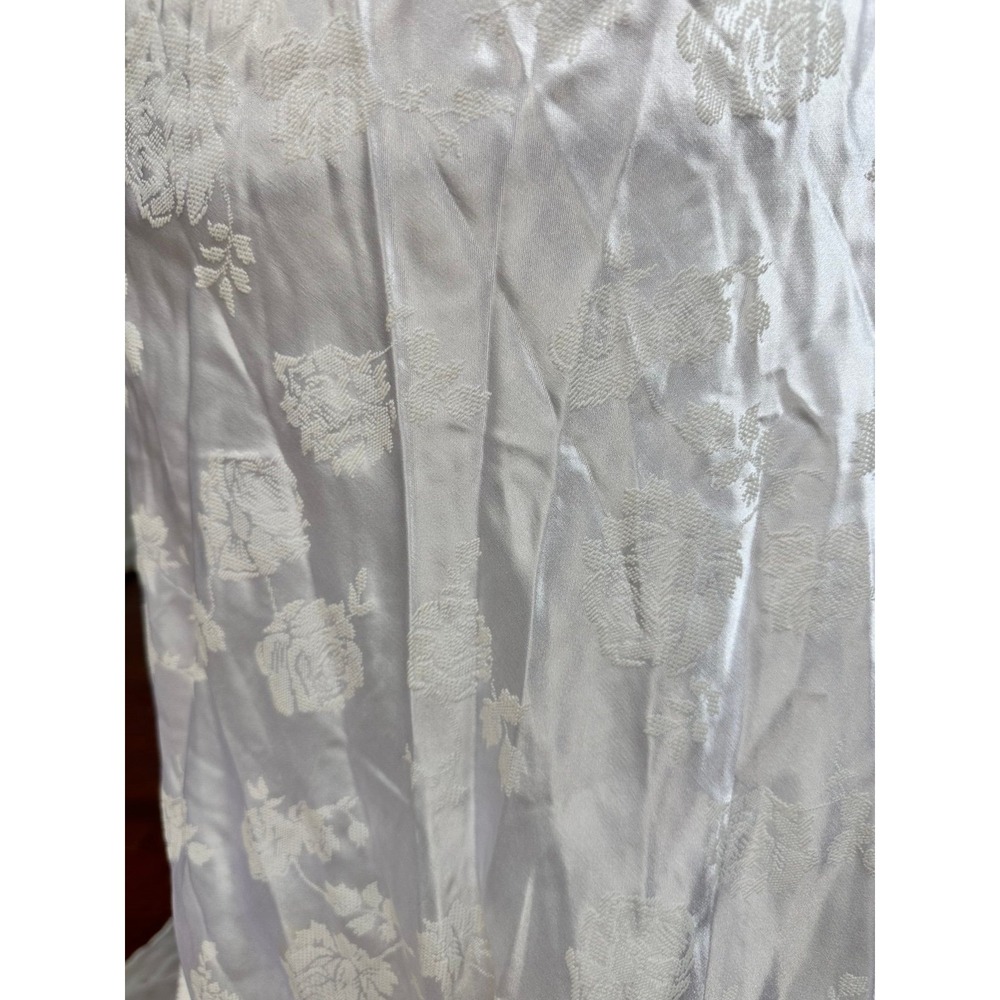 ZUM ZUM by Niki Livas White Embossed Romantic Floral Rose Plunge Gown Dress - Picture 4 of 12